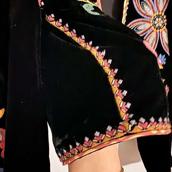 Zara Black Velvet Cropped Jacket with Multicolor Floral Embroidery - Picture 5 of 11